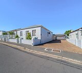 5 Bedroom House For Sale in Paarl Central East
