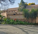Townhouse To Let in Paulshof - IOL Property