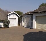 3 Bedroom house with 4 garages, carport & swimming pool to let in Vaalpark