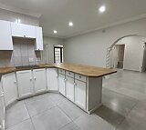 6 Bedroom Townhouse To Rent in Marina Beach