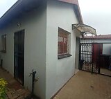 2 bedroom house with gàrage to rent in block VV (Fully fitted).