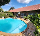 Villa-House for sale in Murrayfield South Africa)