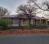 4 Bedroom House For Sale in Jan Kempdorp