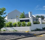 3 Bedroom House in Somerset West Central