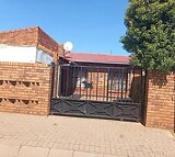 3 Bedroom House For Sale in Katlehong South