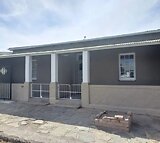 3 Bedroom House For Sale in Middedorp