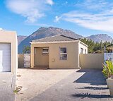 2 Bedroom House For Sale in Muizenberg