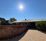 4 bedroom house for sale in Barkly West