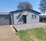 3 Bedroom House For Sale in Claremont