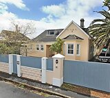 5 Bed House in Claremont