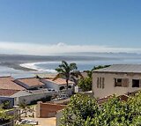 3 Bedroom Townhouse For Sale in Plettenberg Bay Central