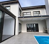 5 Bedroom House For Sale in Yzerfontein