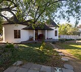 PIKETBERG: THREE BEDROOM HOUSE WITH APARTMENT FOR SALE