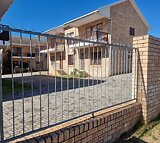3 Bedroom Townhouse For Sale in Penford