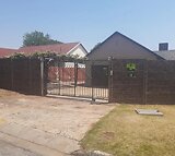 House For Sale in Buurendal IOL Property