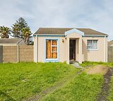 House For Sale in Elsies River IOL Property