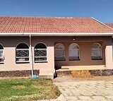 Webref 1156 - IMMACULATE 5 BEDROOM HOUSE FOR SALE IN ENNERDALE, EXT 5, JOHANNESBURG WITH A FLATLET AND SERVANTS QUARTERS FOR R1249 000.