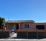 2 Bedroom House for Sale in Uitsig
