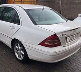 320 Mercedes-Benz C-Class petrol for sale, good condition