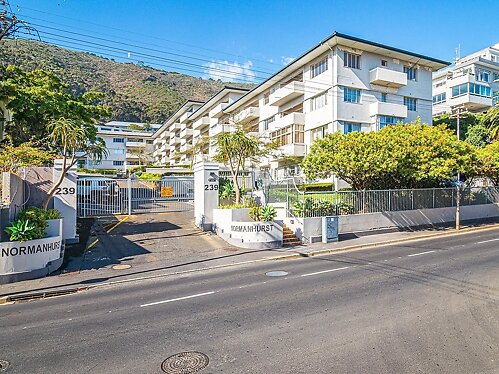 2 Bedroom Apartment / Flat For Sale in Sea Point