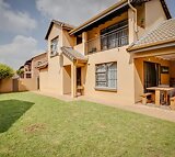 2 Bedroom Townhouse To Let in Ruimsig