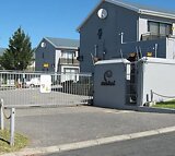2 Bedroom Apartment To Let in Hartenbos Central