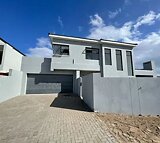 4 Bedroom House For Sale in Sandown