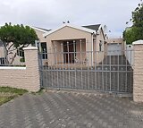 3 Bedroom House For Sale in Elsies River