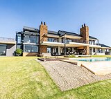 5 Bedroom House For Sale in Mooikloof Heights