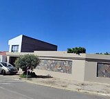 Webref 1150 - STUNNING 2 BEDROOM HOUSE FOR SALE IN ORMONDEVIEW, JOHANNESBURG FOR R1200 000.