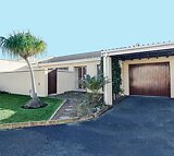 2 Bedroom Townhouse For Sale in Brackenfell Central