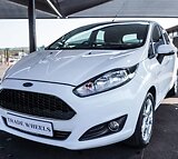 White Ford Fiesta 1.0 EcoBoost Trend AT with 99756km available now!