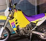 Suzuki RMX 250 2 Stroke.