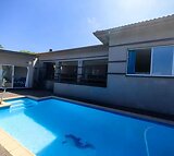 4 Bedroom House For Sale in Bazley Beach