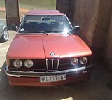 BMW E21 323i