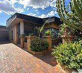 6 Bedroom House For Sale in Lenasia Ext 3