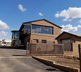 750m2 Office and Warehouse space to rent.