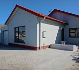 4 Bedroom House To Rent in Grassy Park