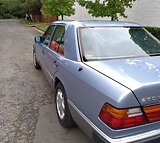 MERCEDES BENZ W124 230E: 123 500 kms ONLY